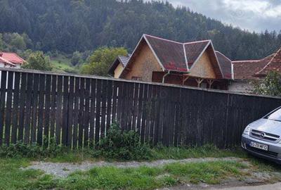 Casă cu 6 camere în Rucăr - 4