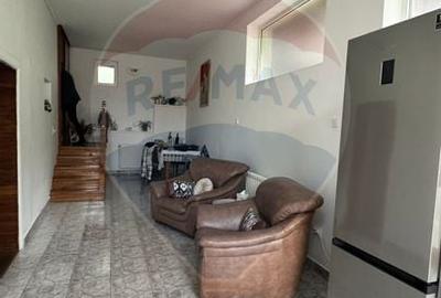 Vila de vanzare in Rucar - 9 camere, gradina generoasa, zona linistita - 2