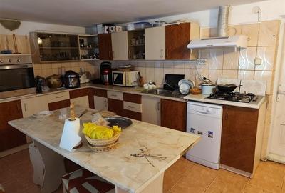 Proprietate spatioasa de vanzare in Gaesti, Dambovita - ideala pentru locuit sau - 11