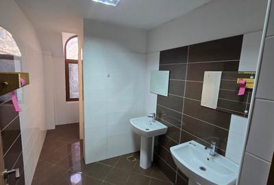Casă cu 11 camere cu Canalizare în Ultracentral - 5