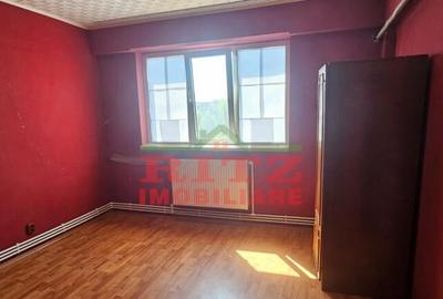 Apartament cu 3 camere semidecomandat în Caracal - 3