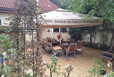 Casa Bartolomeu, pe doua nivele, stil deosebit, curte comuna - 4