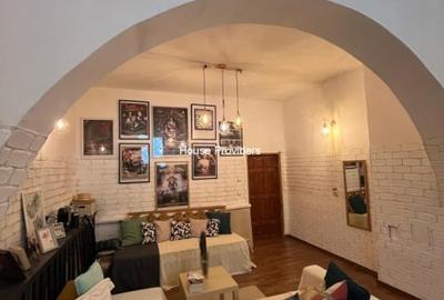 Casă cu 7 camere cu Canalizare în Domenii - 2