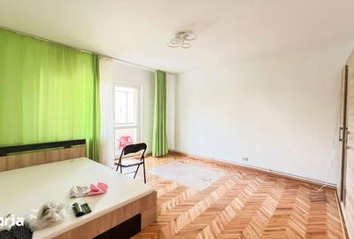 Apartament cu 4 camere decomandat în Zorilor