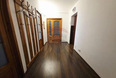Apartament cu 2 camere de vanzare in zona 1 Mai - 15