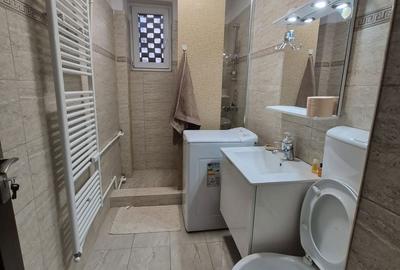 Apartament cu 3 camere semidecomandat în Rovine