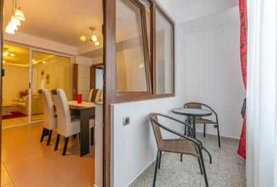 Apartament cu 3 camere semidecomandat, mobilat în Tractorul - 7