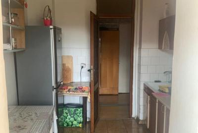 Apartament 3 camere decomandat etaj 3/4 Nicolina 1 - 2