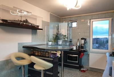 Apartament cu 4 camere decomandat, mobilat în Tractorul - 18