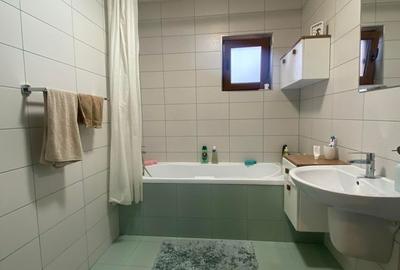 Casă cu 4 camere decomandat cu Teren 169 Mp în Central - 4