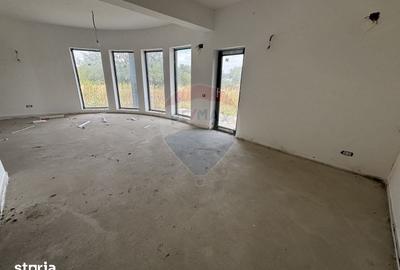Casă cu 8 camere cu Teren 520 Mp în Balotești