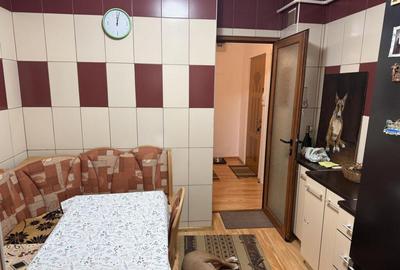 Apartament 3 cam dec Piata Centrala,et 2 - 4