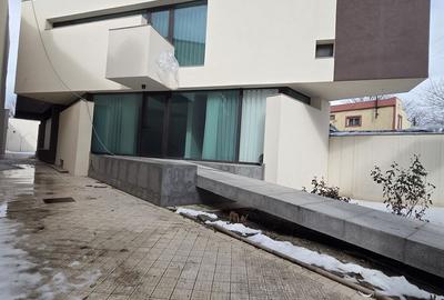 Casă cu 4 camere în Școlilor - 2