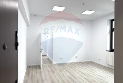 Spațiu comercial, de 100 mp, în P-ța Victoriei - 13