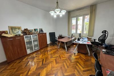 Casă cu 14 camere cu Garaj în Central - 7