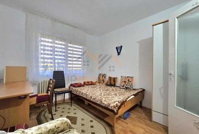 Apartament cu 3 camere decomandat în Nufărul