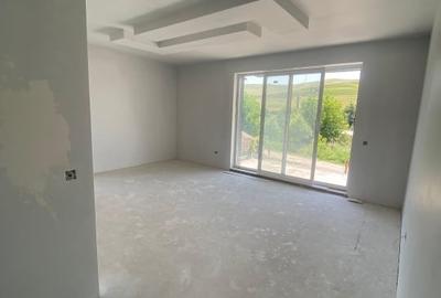 3 camere + terasa 100mp, apartament partial finisat - 2