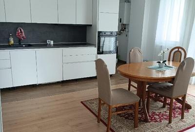 Apartament 3 camere Podul Berariei, partea de jos a orasului , et 1 - 2