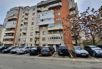 Apartament cu 2 camere semidecomandat, mobilat în Central