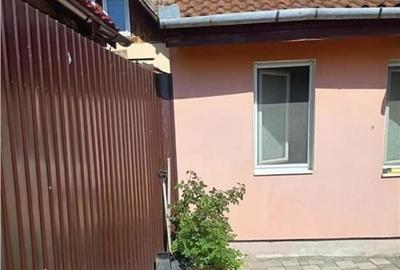 Casă cu 4 camere în Șura Mare