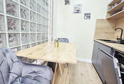 Apartament cu 3 camere semidecomandat în Central - 6