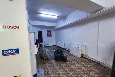 Spațiu comercial, de 150 mp, în Central - 4