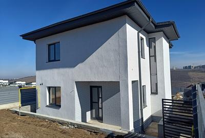 Casa cu 4 camere, incalzire pardoseala. Rediu - 3km de Rond Pacurari - 12