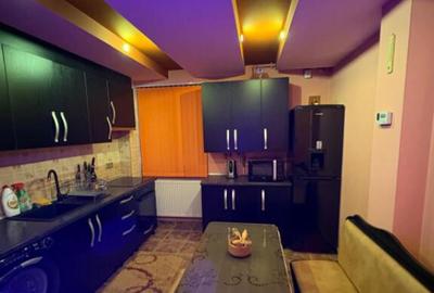 Apartament 4 camere decomandat, 77 mp, etaj 2, Loc Parcare , - 2