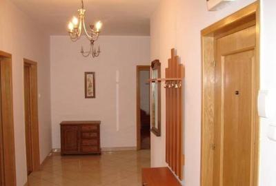 Apartament cu 5 camere decomandat în Polonă - 4
