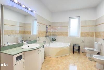 Casă cu 9 camere cu Teren 785 Mp în Păulești - 4