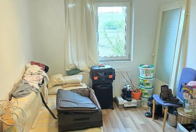 Vand apartament 3 camere semidecomandat in Deva, zona Micro 15, etaj 3 - 6