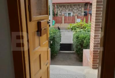 Casă cu 7 camere cu Teren 370 Mp în Democrației