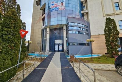 Spatiu comercial de inchiriat 455 mp, str Piata Revolutiei - 1