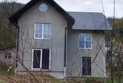 Casă cu 3 camere în Șimleu Silvaniei - 1