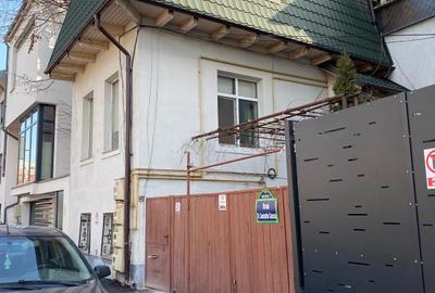Casă compusă din demisol + parter  Suprafață totală: 64 mp loc parcare in curte - 2