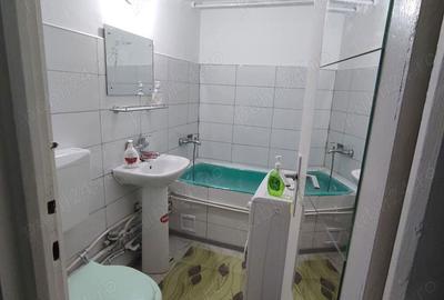 Inchiriez apartament cu doua camere Bulevardul Revolu?iei Inchiriez apartament cu doua camere Bulevardul Revolu?iei - 2