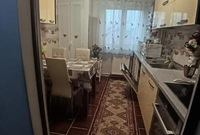 Apartament cu 3 camere decomandat în Traian - 1