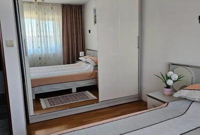 Apartament cu 2 camere decomandat, mobilat în Central