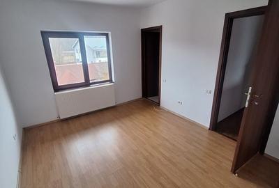 Casă cu 3 camere cu Teren 200 Mp în Vlădești