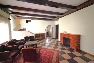 Casă cu 9 camere cu Canalizare în Dorobanți - 2