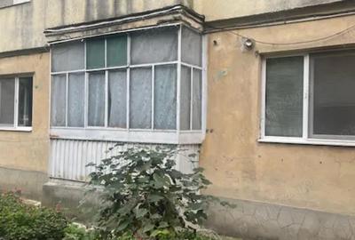 Vand apartament 2 camere , parter , Micro 1 - 8