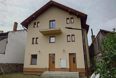 Apartament cu 20 camere decomandat în Central - 1