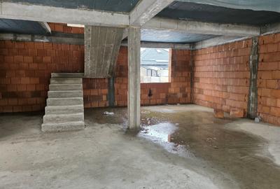 Casă cu 4 camere cu Teren 900 Mp în Est - 2