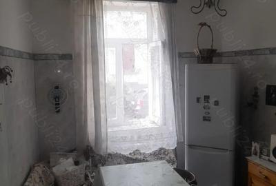 Vand apartament 2 camere la curte comuna, zona centrala Boul Ro?u. - 3