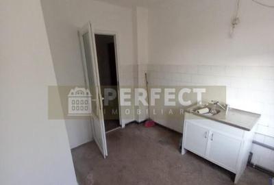 Ap.3 camere DECOMANDAT,Vest, etajul 4, Pret 72000 euro - 2