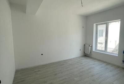 Casă cu 3 camere cu Teren 180 Mp în Central - 2