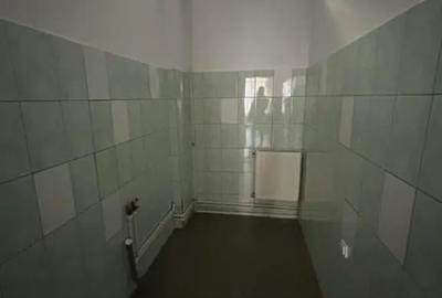 Spațiu comercial, de 143 mp, în Central - 8