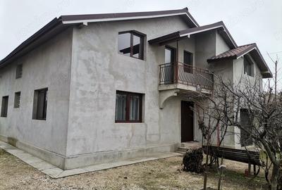 Casă cu 4 camere în Roșiori de Vede - 2