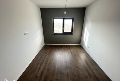 Casă cu 4 camere cu Teren 440 Mp în Tomești - 1