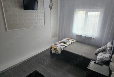 Apartament cu 3 camere semidecomandat în Km 4 - 1